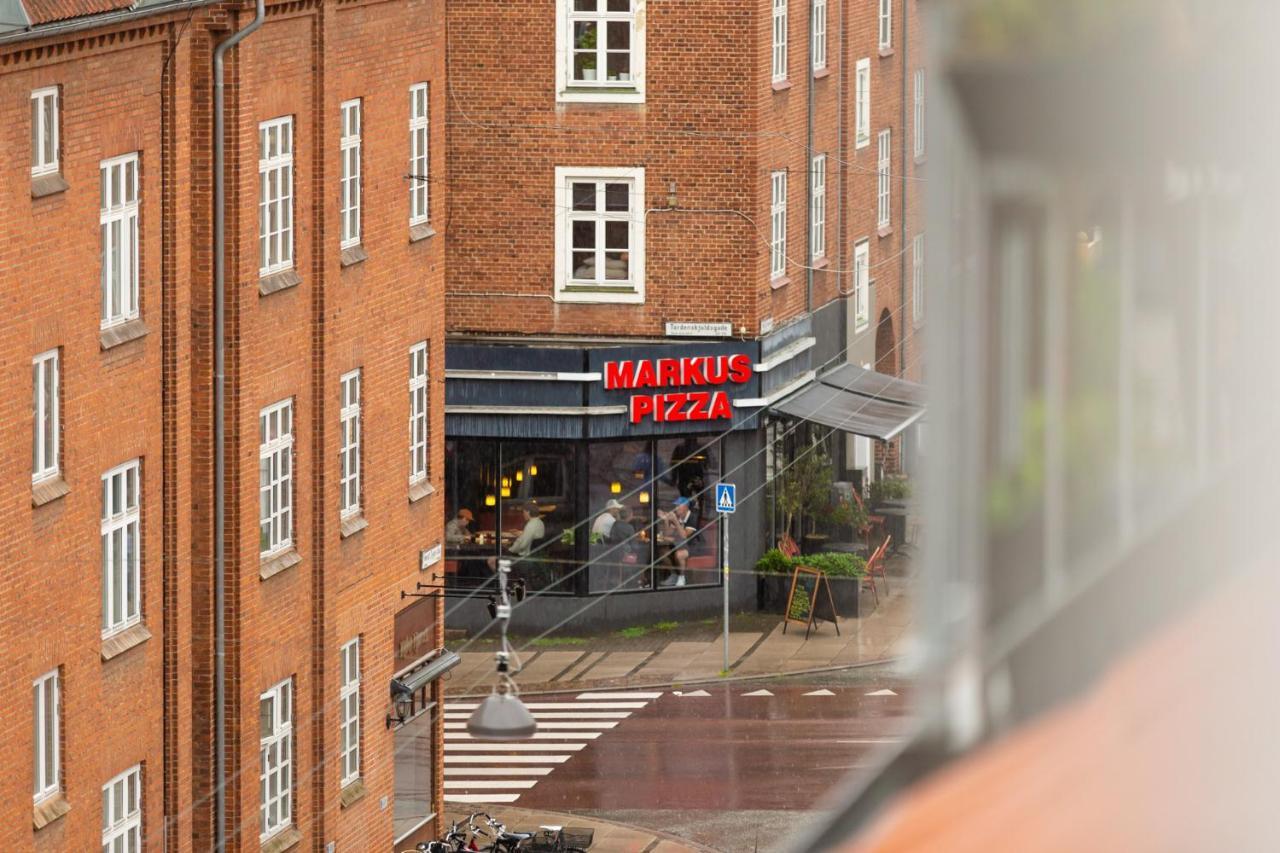 Come Stay In Penthouse With Room For 2-People Århus Exteriör bild