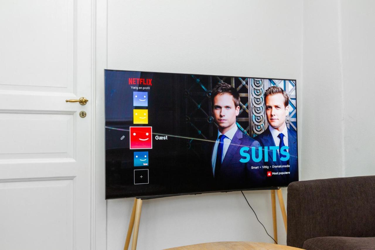 Come Stay In Penthouse With Room For 2-People Århus Exteriör bild
